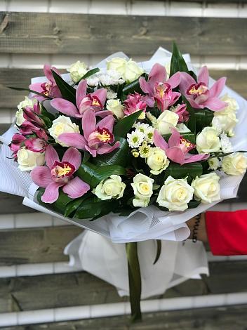 Букет цветов из: Розы и Хризантемы в Уральском