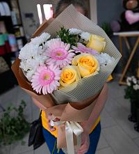 Букет цветов из:  Герберы, Розы и Хризантемы в Уральском